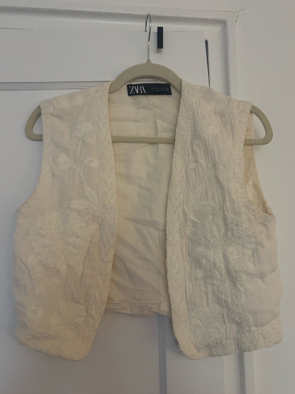 zara white embroidered floral vest
